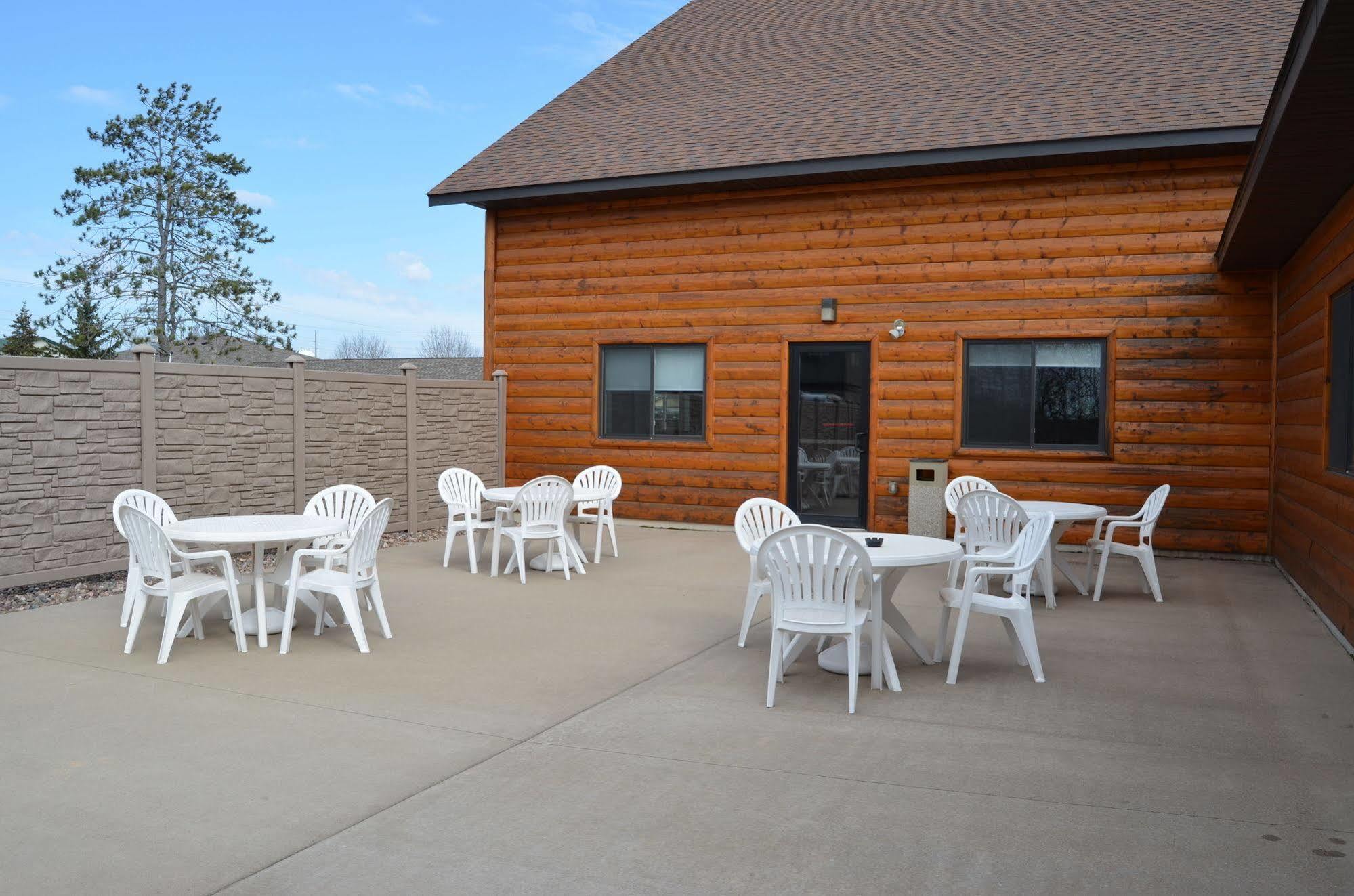 Econo Lodge Rice Lake Exterior photo